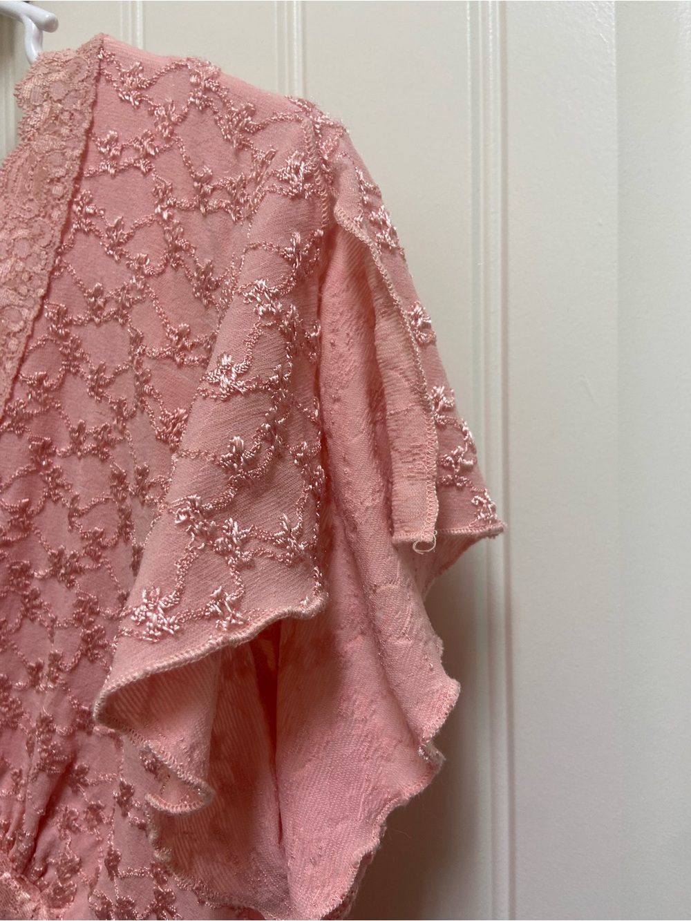 SOLD Fashion Bug Y2K Fairycore Pink Lace Top with Flutter Sleeves - Picture 5 of 6